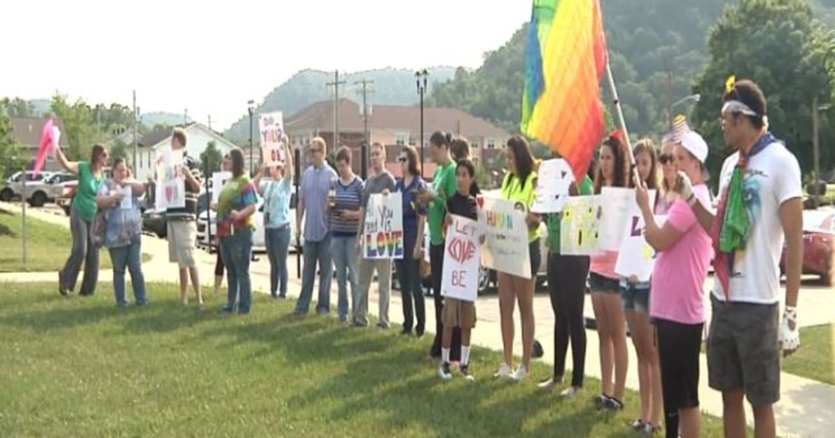 Kentucky Marriage Standoff Continues